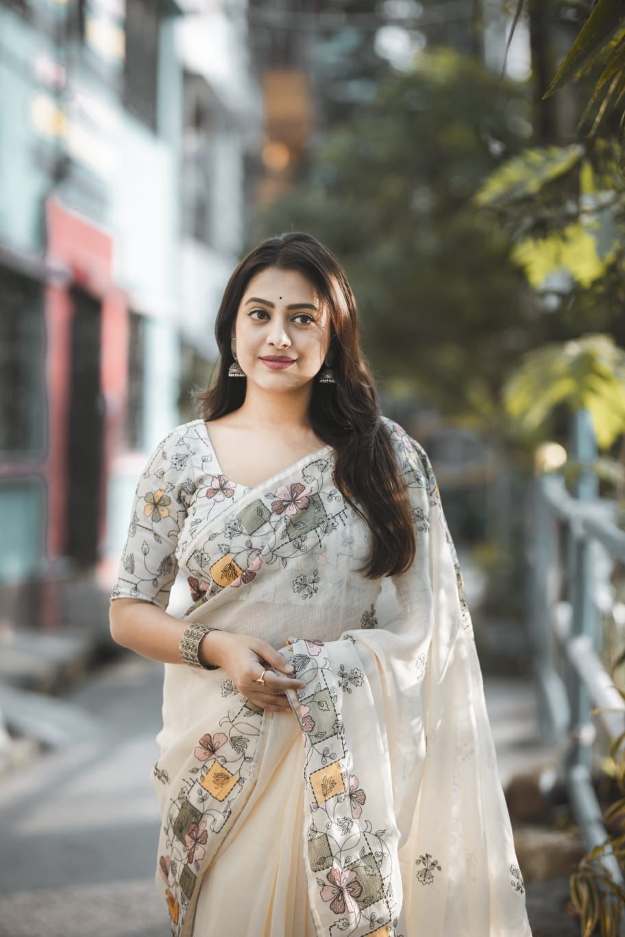 Off-White Soft Linen Pencil Handwork Embroidery All Over Saree