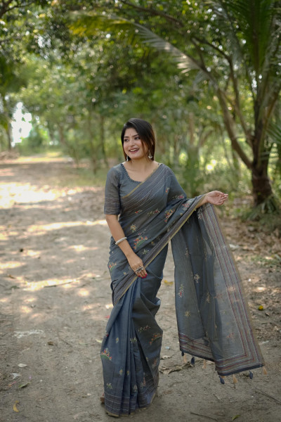 Image of Gray Pure Khadi Tussar Silk Thread Work All Over With Kantha Stitched Border Saree