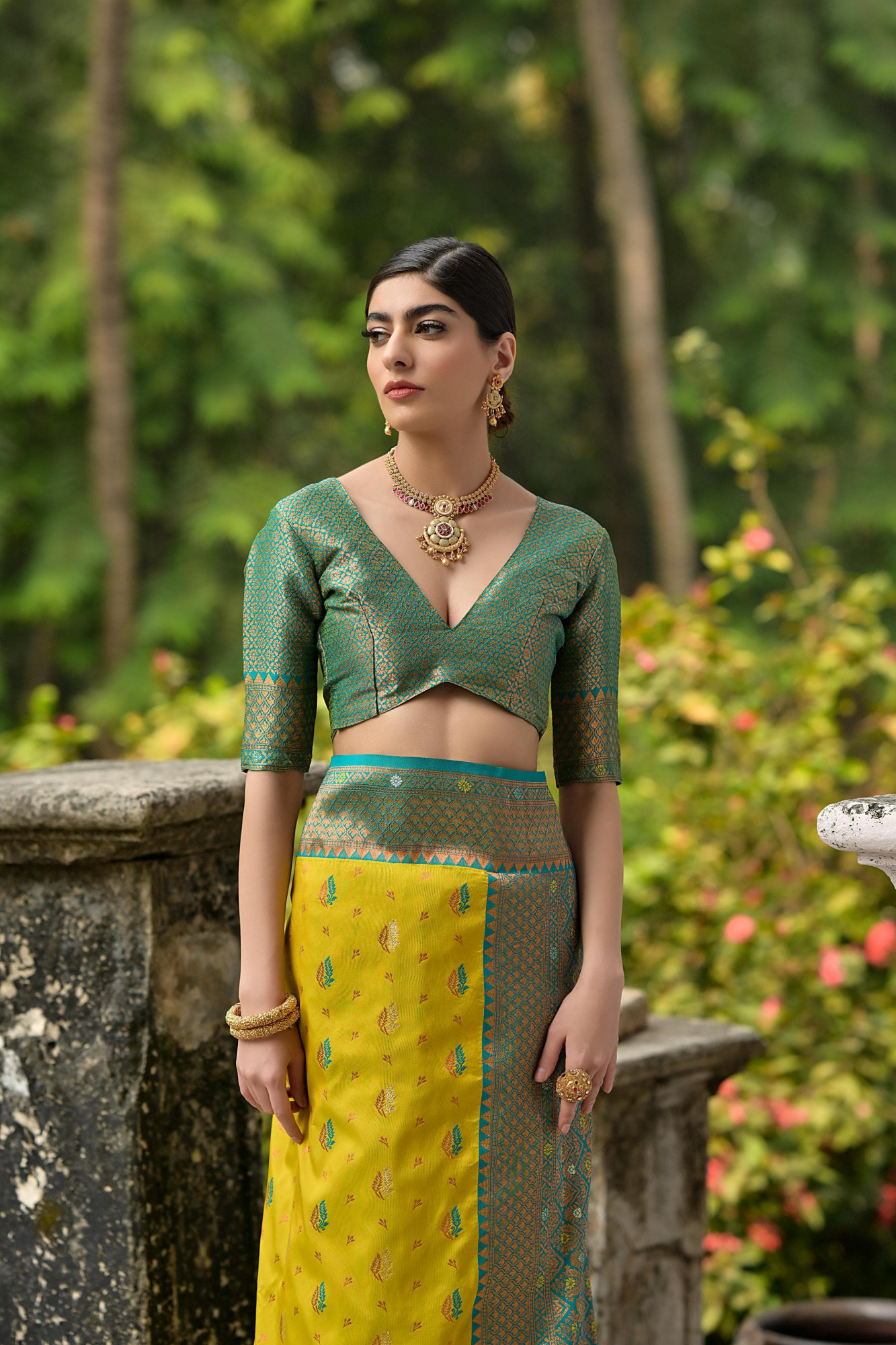 Mustard Pure Banarasi Silk Zari Meena Weaved Body Contrast Pallu Border Saree