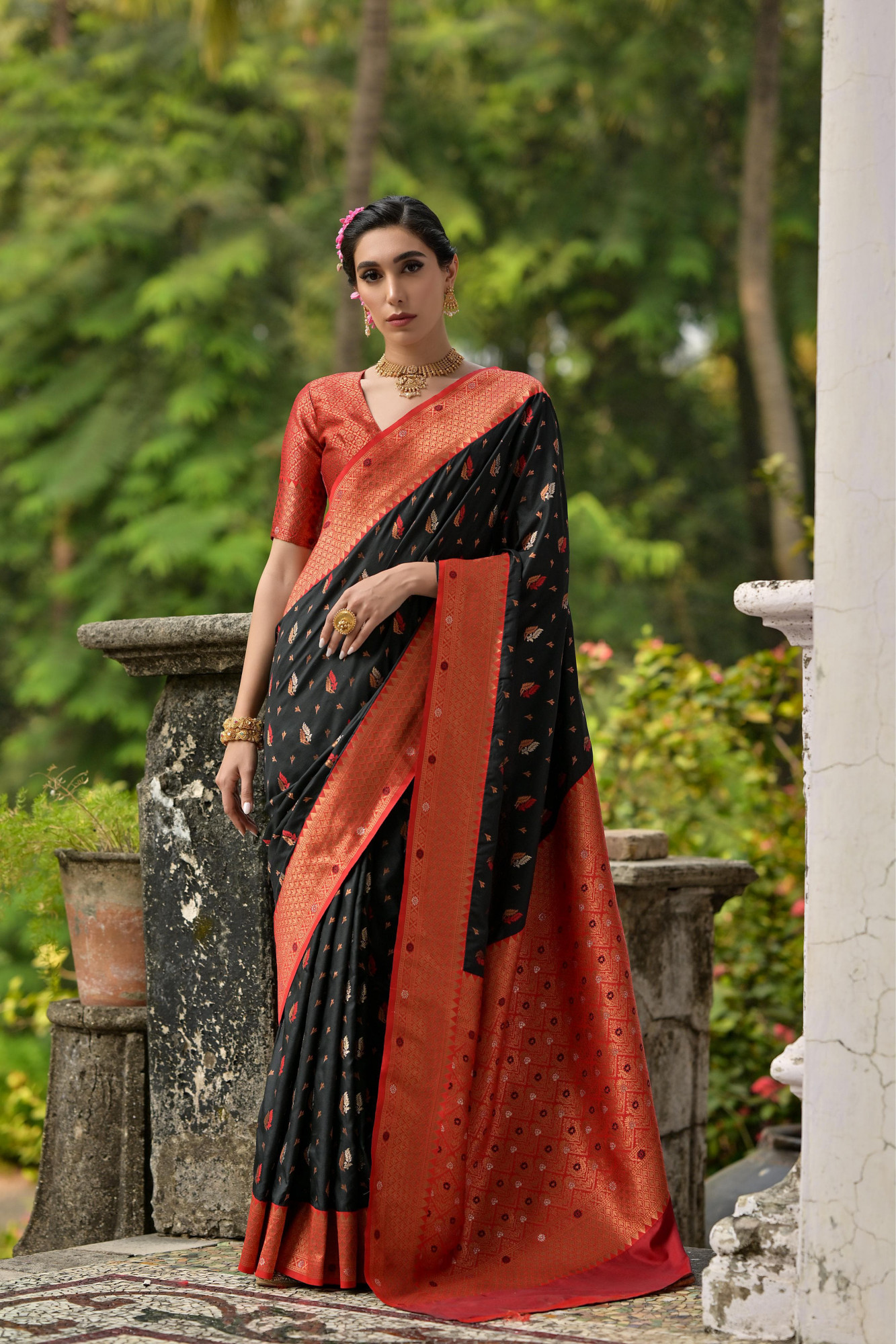 Black Pure Banarasi Silk Zari Meena Weaved Body Contrast Pallu Border Saree