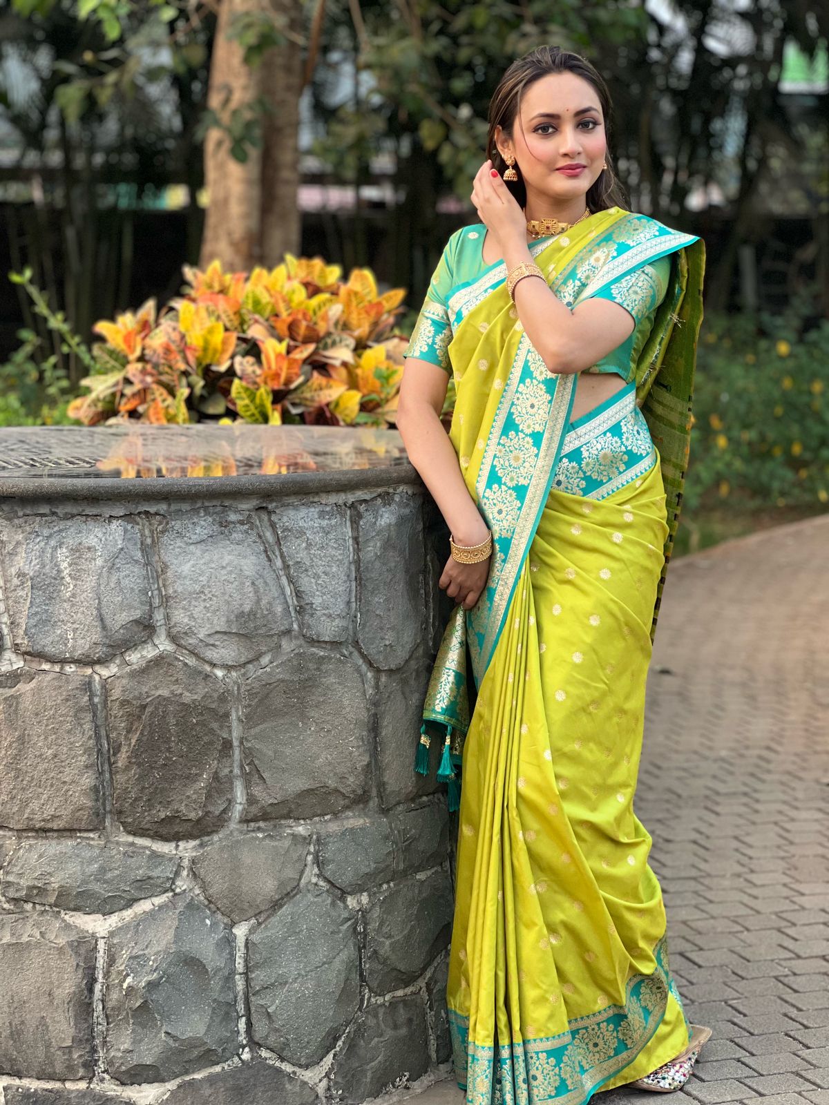 Mehendi Green Pure Banarasi Silk Rich Zari Weaved Pallu Border Saree