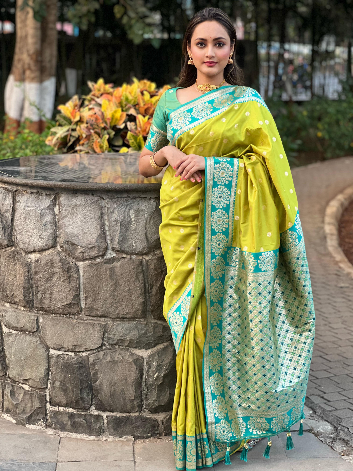 Mehendi Green Pure Banarasi Silk Rich Zari Weaved Pallu Border Saree