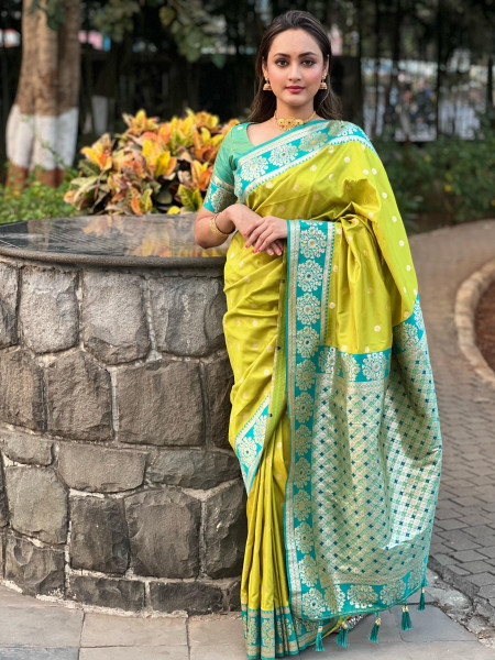 Image of Mehendi Green Pure Banarasi Silk Rich Zari Weaved Pallu Border Saree