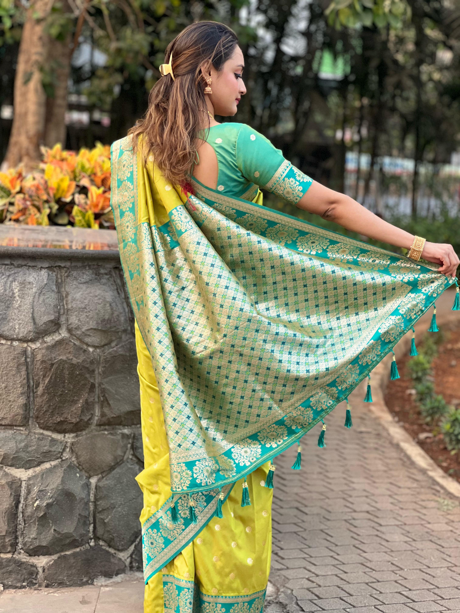 Mehendi Green Pure Banarasi Silk Rich Zari Weaved Pallu Border Saree