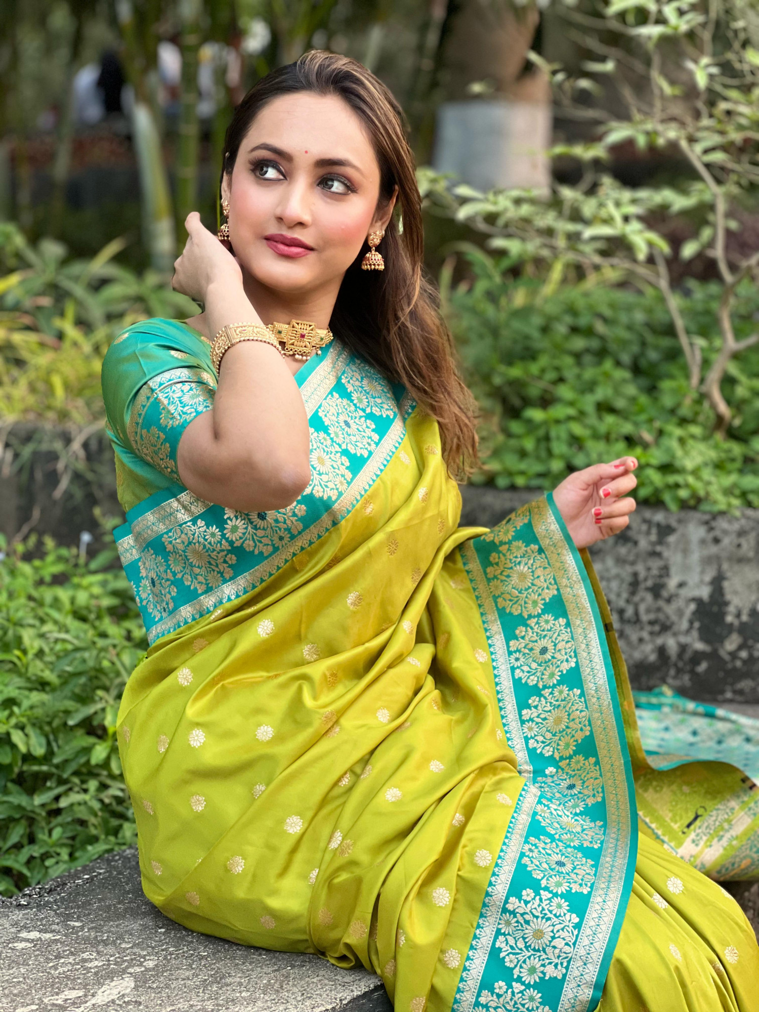 Mehendi Green Pure Banarasi Silk Rich Zari Weaved Pallu Border Saree