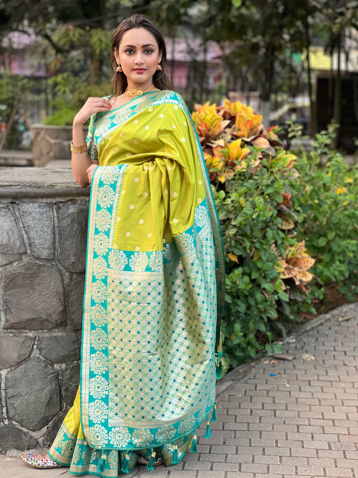 Mehendi Green Pure Banarasi Silk Rich Zari Weaved Pallu Border Saree