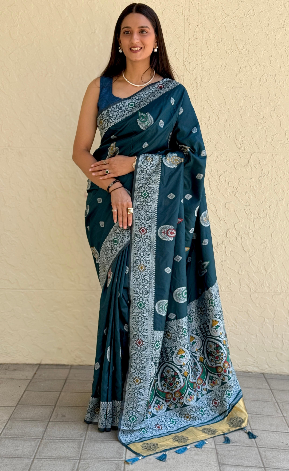 Jade Green Pure Muslin Silk Rich Meenakari Weaved Body Pallu Border Saree