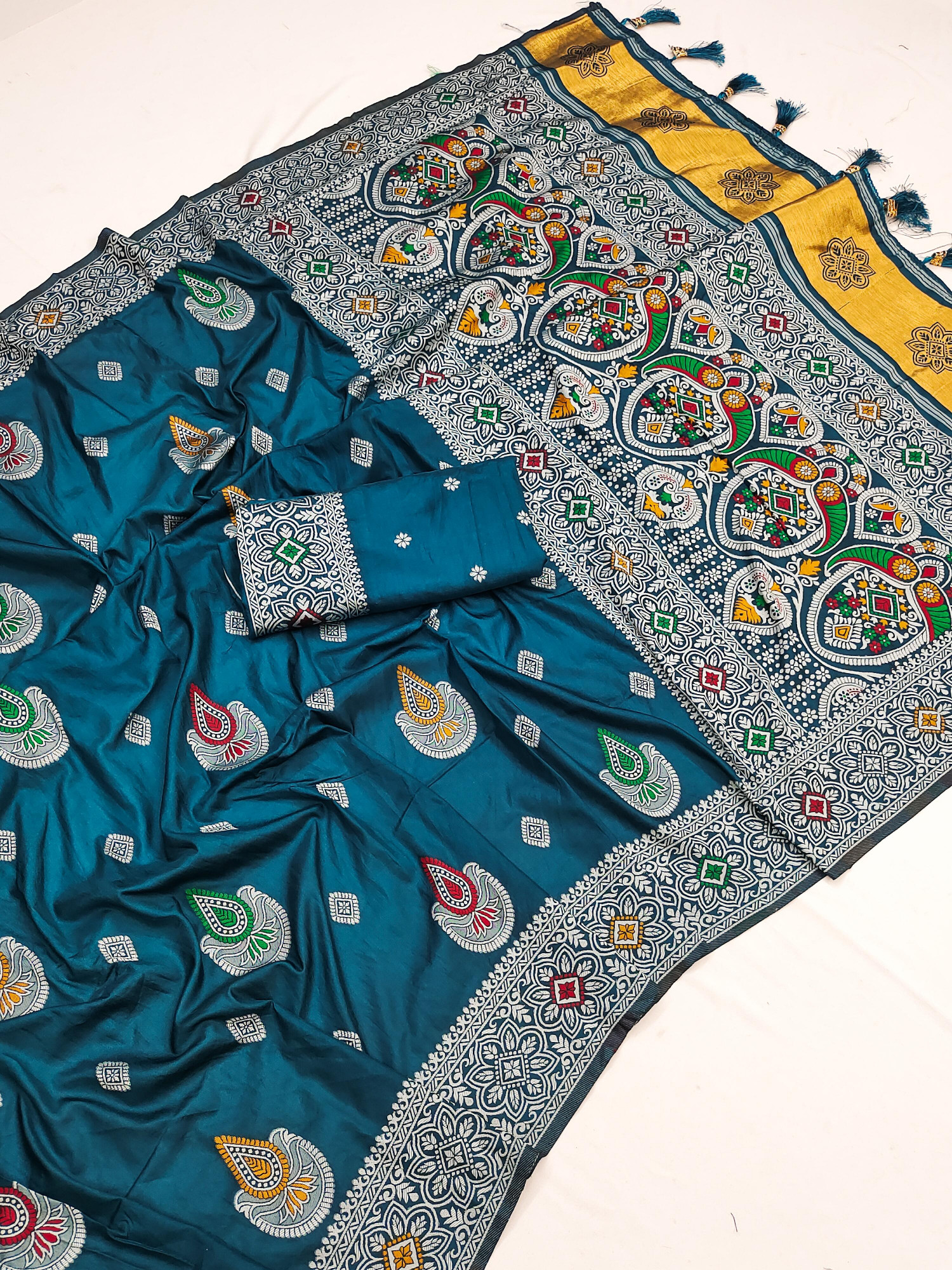 Jade Green Pure Muslin Silk Rich Meenakari Weaved Body Pallu Border Saree