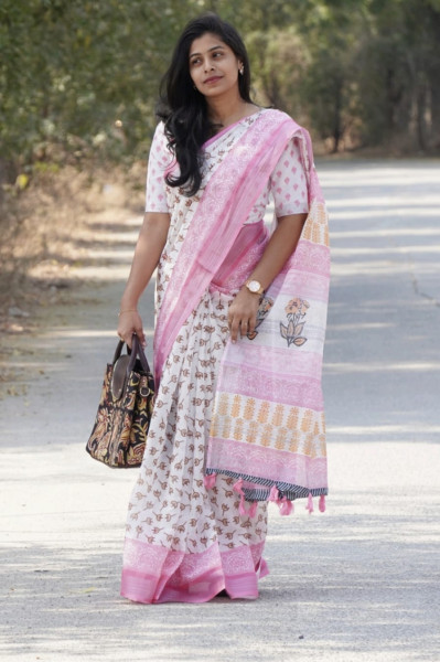 Image of White Pure Linen Digital Printed With Pink Border Saree