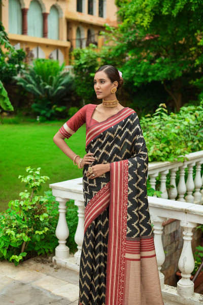 Image of Black Banarasi Silk Lehariya Weaved Body Contrast Rich Weaved Pallu Border Saree