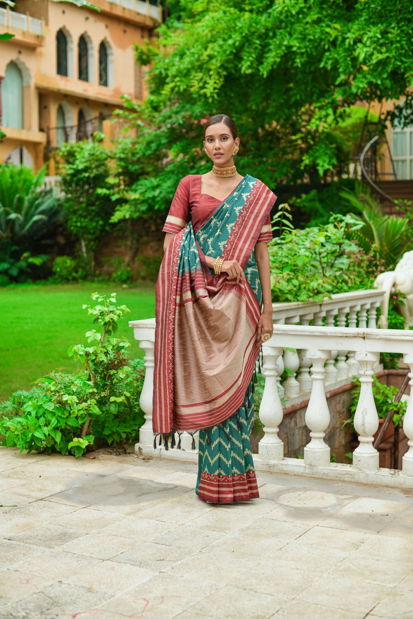 Jade Green Banarasi Silk Lehariya Weaved Body Contrast Rich Weaved Pallu Border Saree