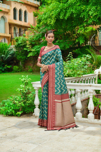 Image of Jade Green Banarasi Silk Lehariya Weaved Body Contrast Rich Weaved Pallu Border Saree