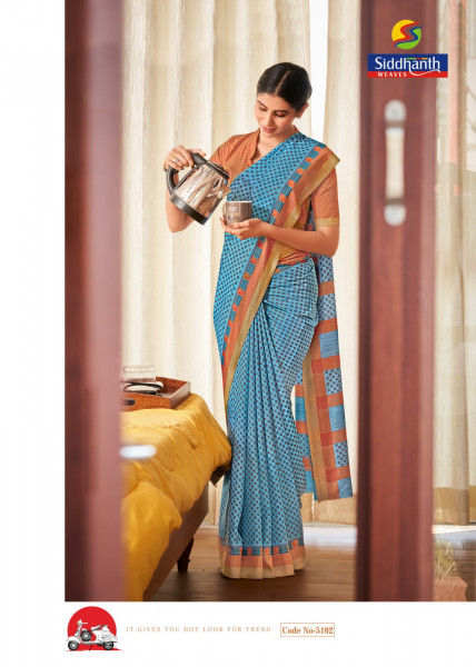 Image of Turquoise Mulberry Silk Digital Printed Saree With Contrast Border Blouse