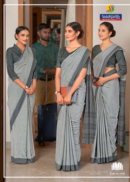 Image of Gray Mulberry Silk Digital Printed Saree With Contrast Border Blouse