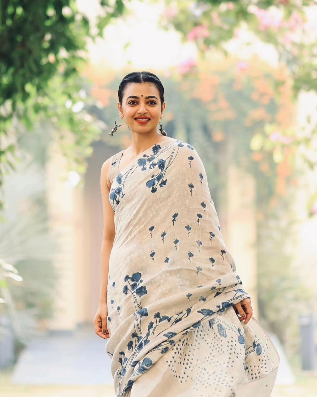 Off-White Pure Linen Ultra Soft Floral Digital Printed Borderless Saree