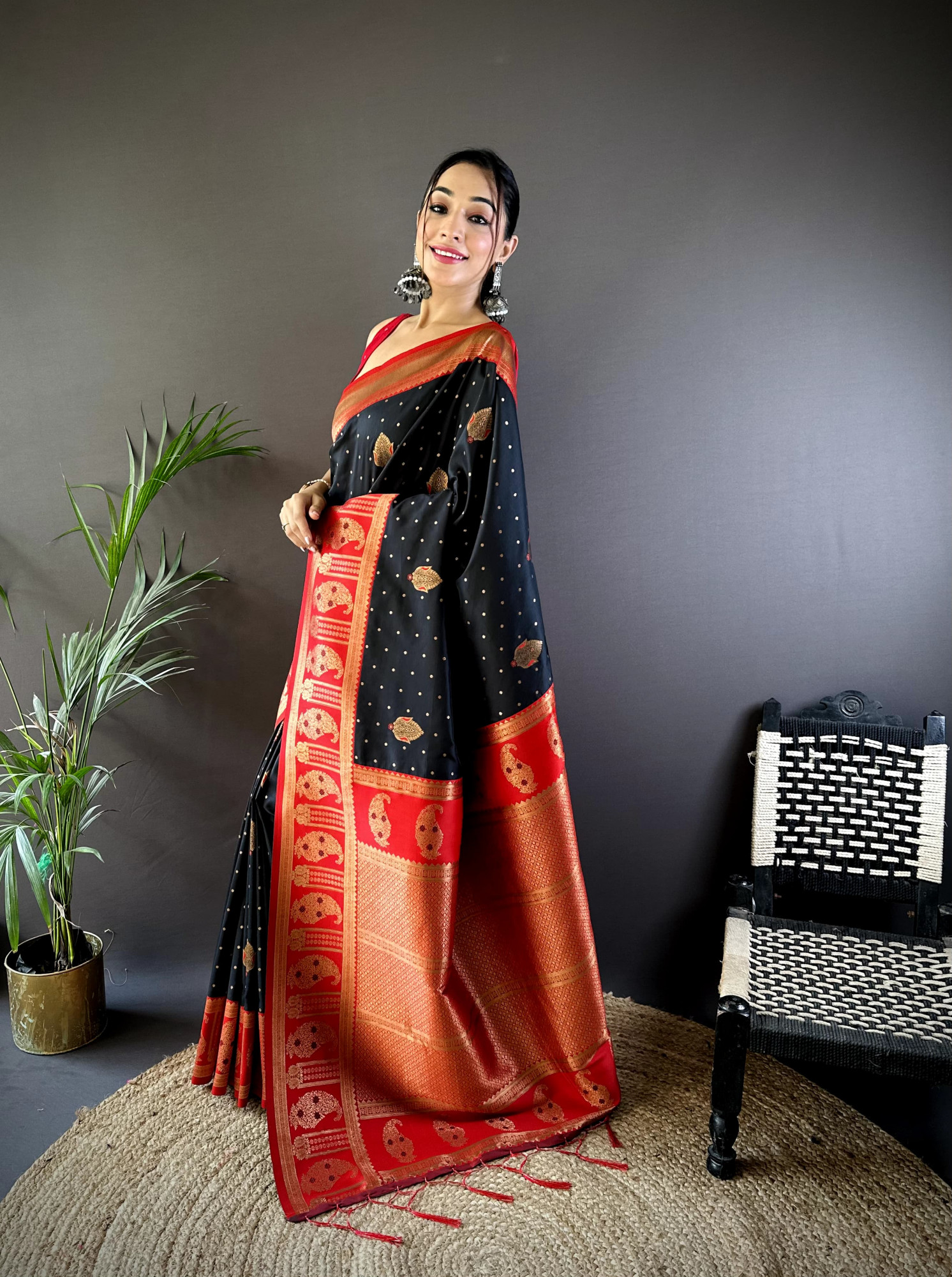 Black Pure Banarasi Silk Rich Zari Weaved Pallu Border Saree