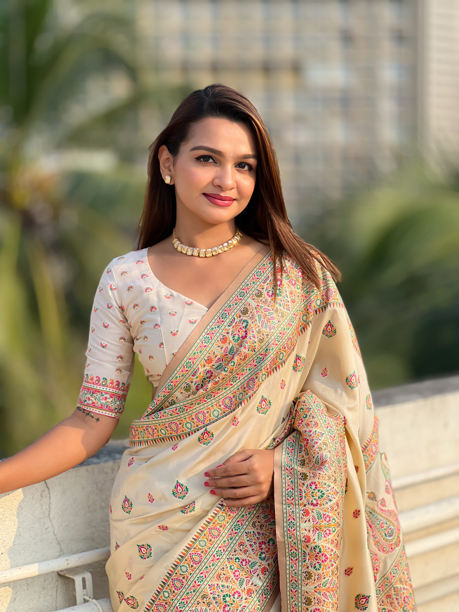 Ivory Pure Pashmina Silk Rich Zari Meenakari Weaved Body Pallu Border Saree