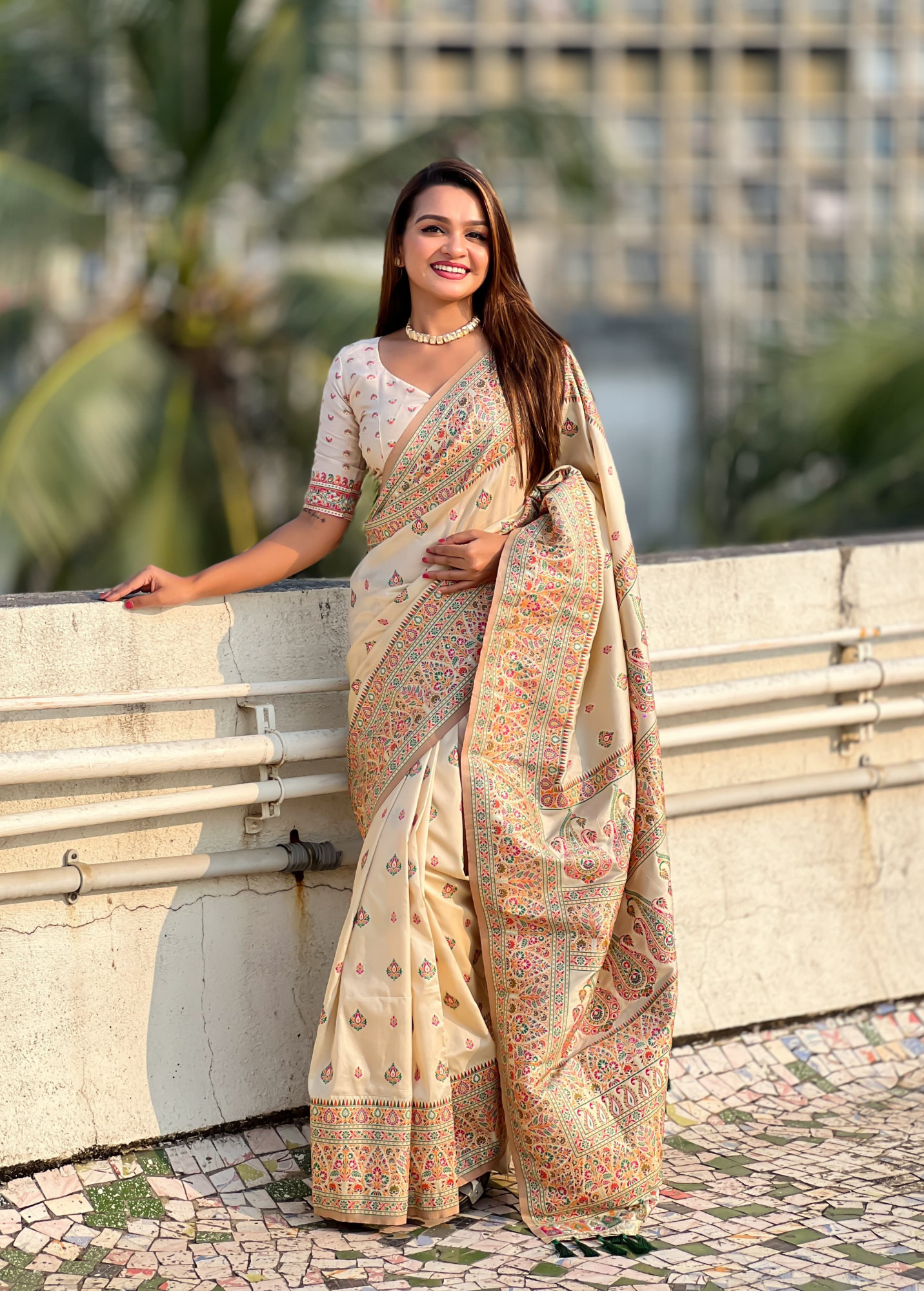 Ivory Pure Pashmina Silk Rich Zari Meenakari Weaved Body Pallu Border Saree