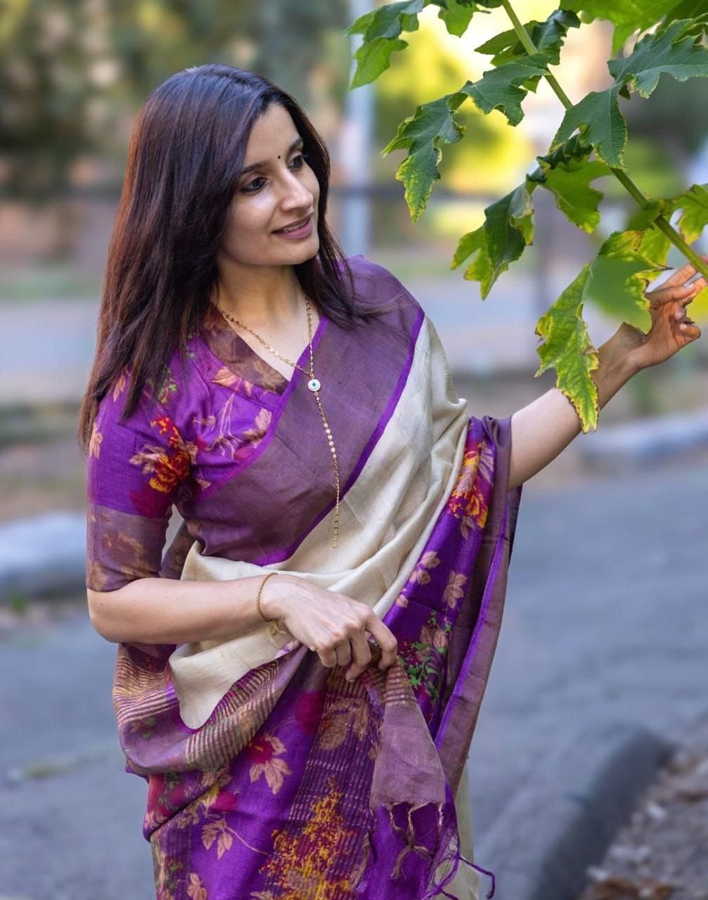White Purple Pure Linen Digital Printed Saree