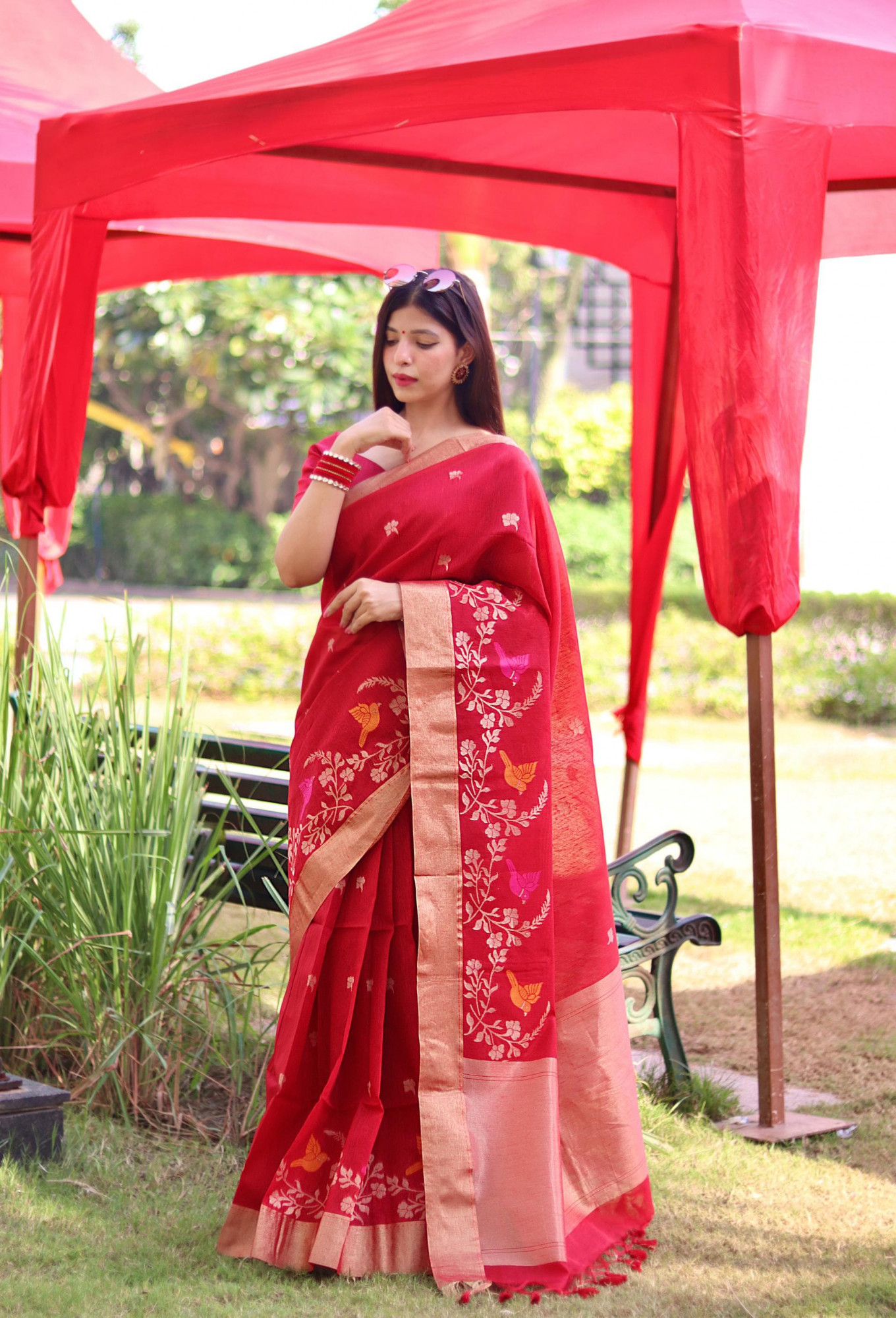 Red Pure Linen Jamdani Style Floral Resham Weaved Saree
