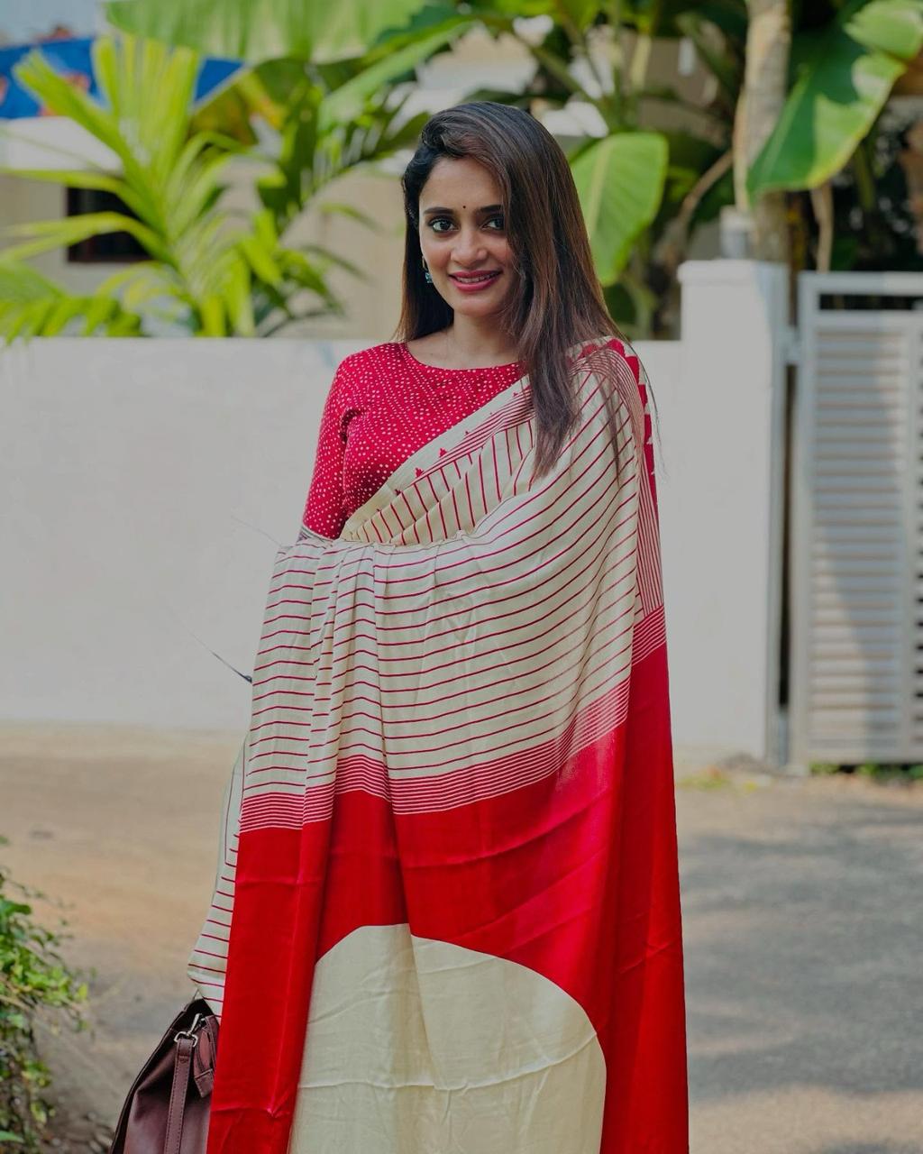 Cream Red Banarasi Soft Silk Lining All Over Temple Border Saree