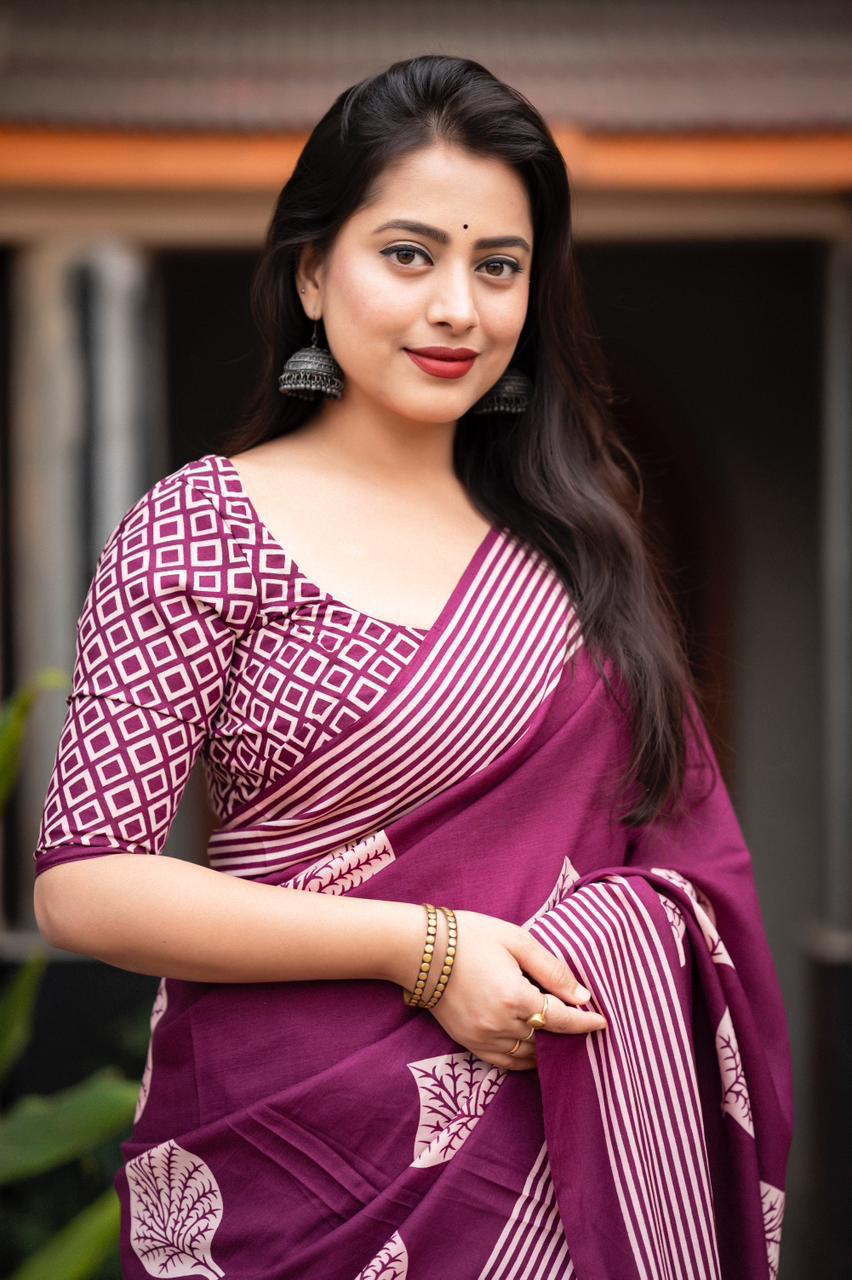 Jaamli Soft Cotton Batik Printed Summer Wear Saree