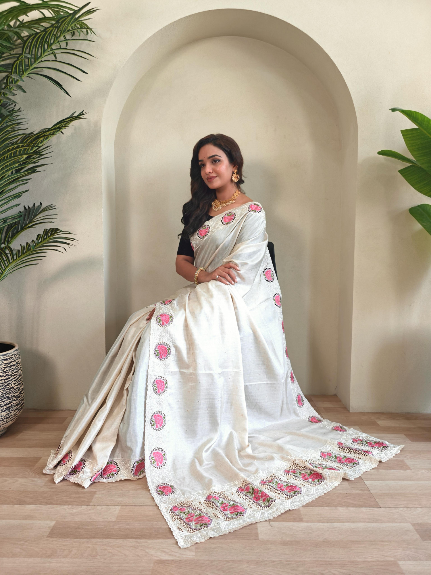 Off-White Tussar Silk Contrast Embroidered Pallu Border Saree