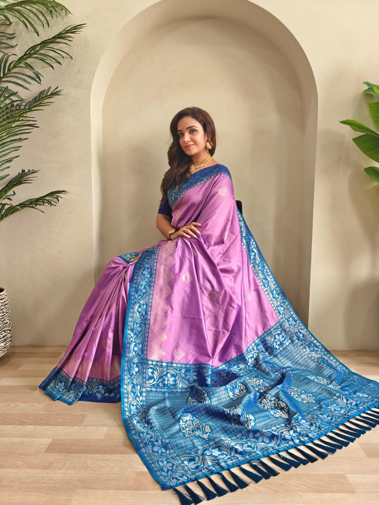 Light Purple Dual Tone Banarasi Silk Rich All Over Zari Weaved Designer Border Saree