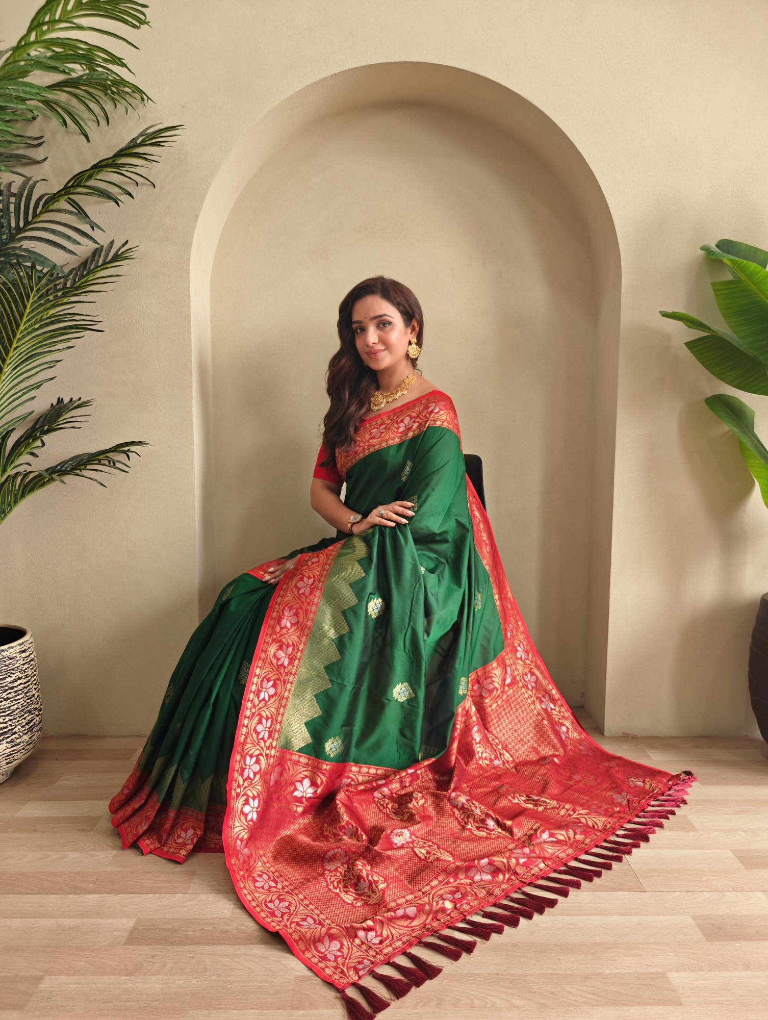 Bottle Green Dual Tone Banarasi Silk Rich All Over Zari Weaved Designer Border Saree