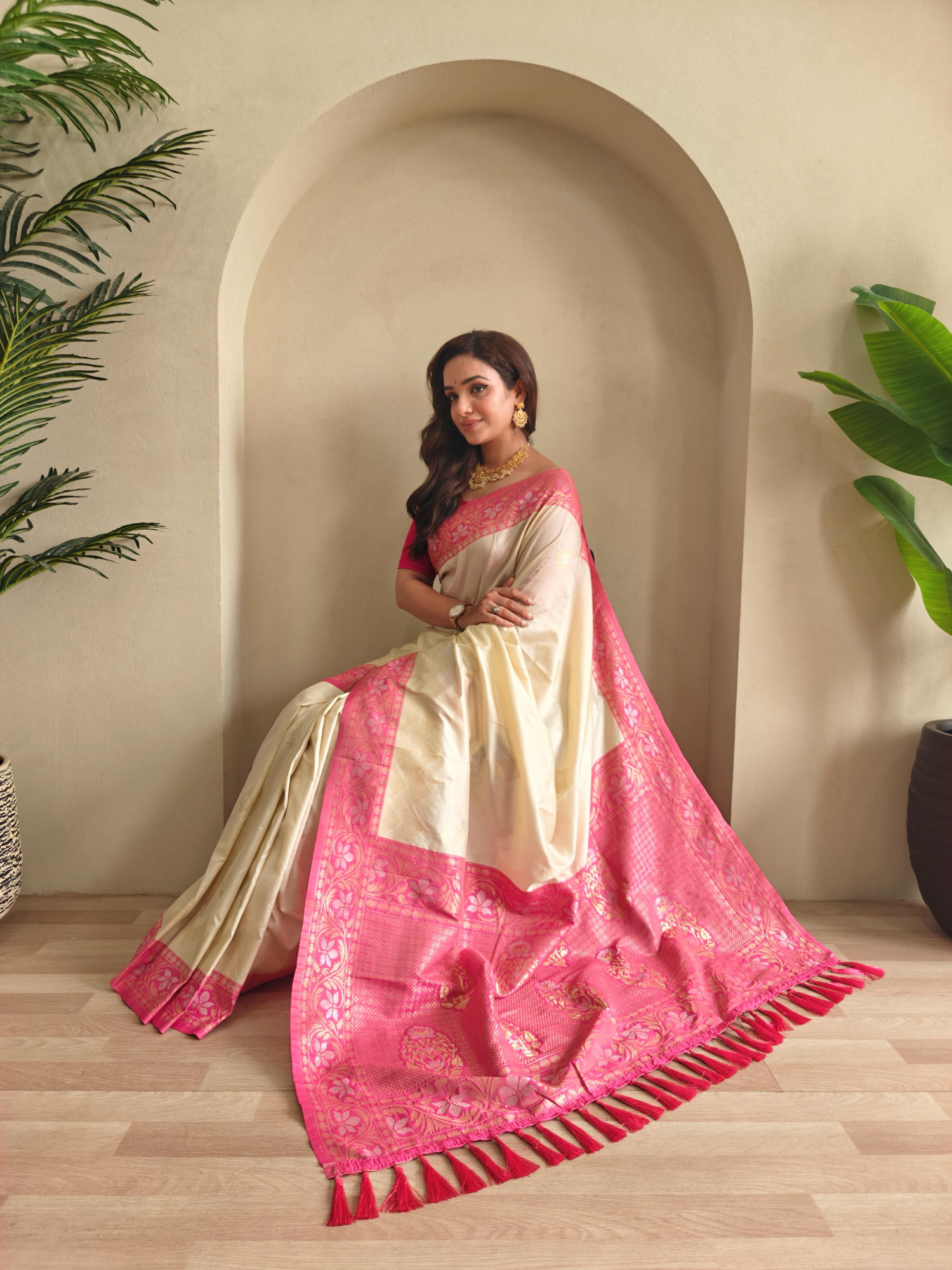 Off-White Dual Tone Banarasi Silk Rich All Over Zari Weaved Designer Border Saree