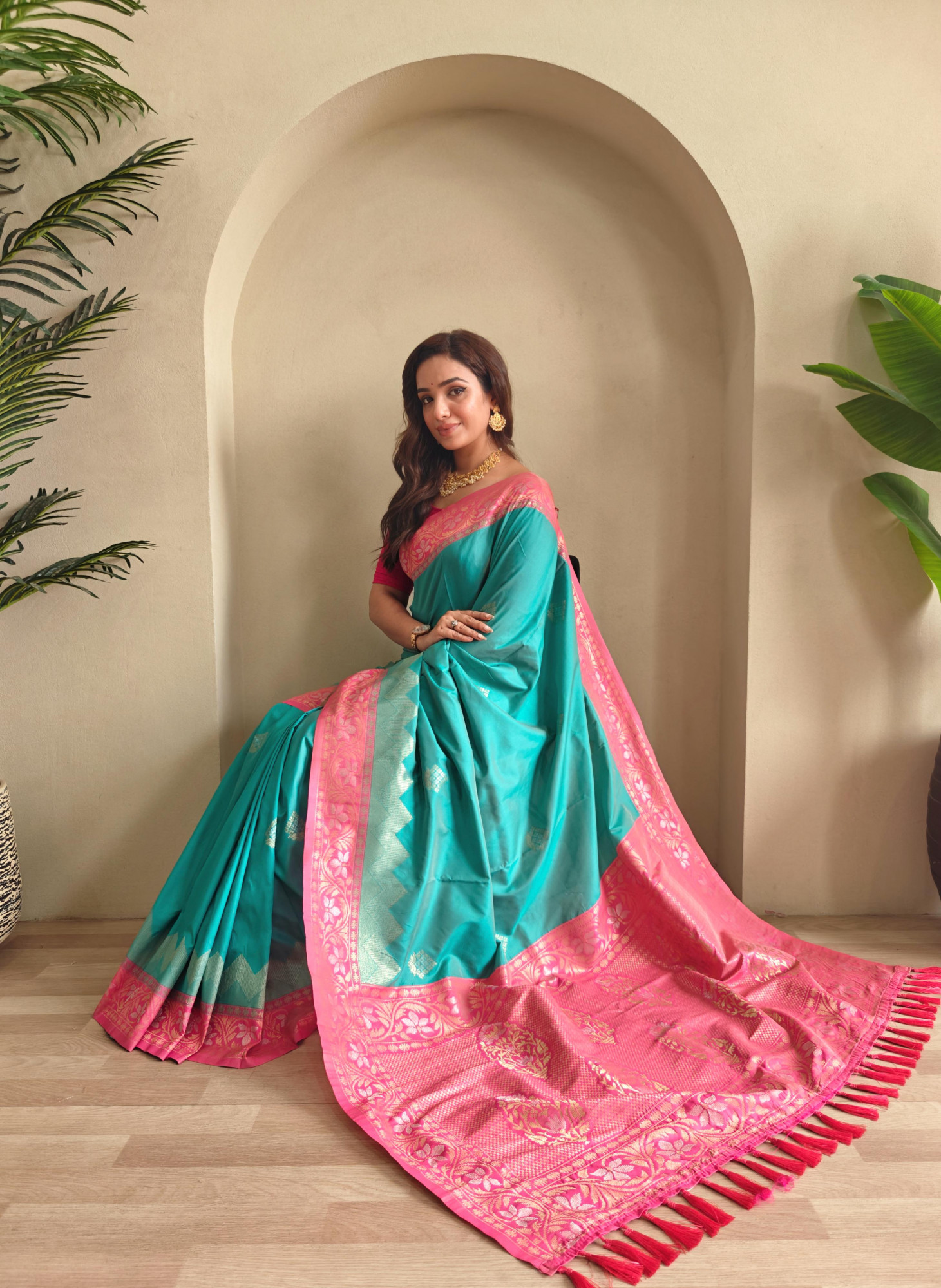 C-Green Dual Tone Banarasi Silk Rich All Over Zari Weaved Designer Border Saree