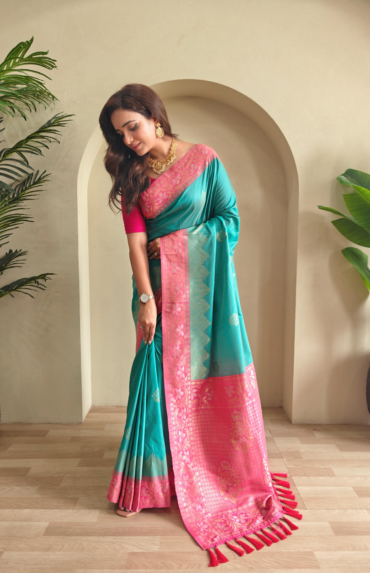 C-Green Dual Tone Banarasi Silk Rich All Over Zari Weaved Designer Border Saree