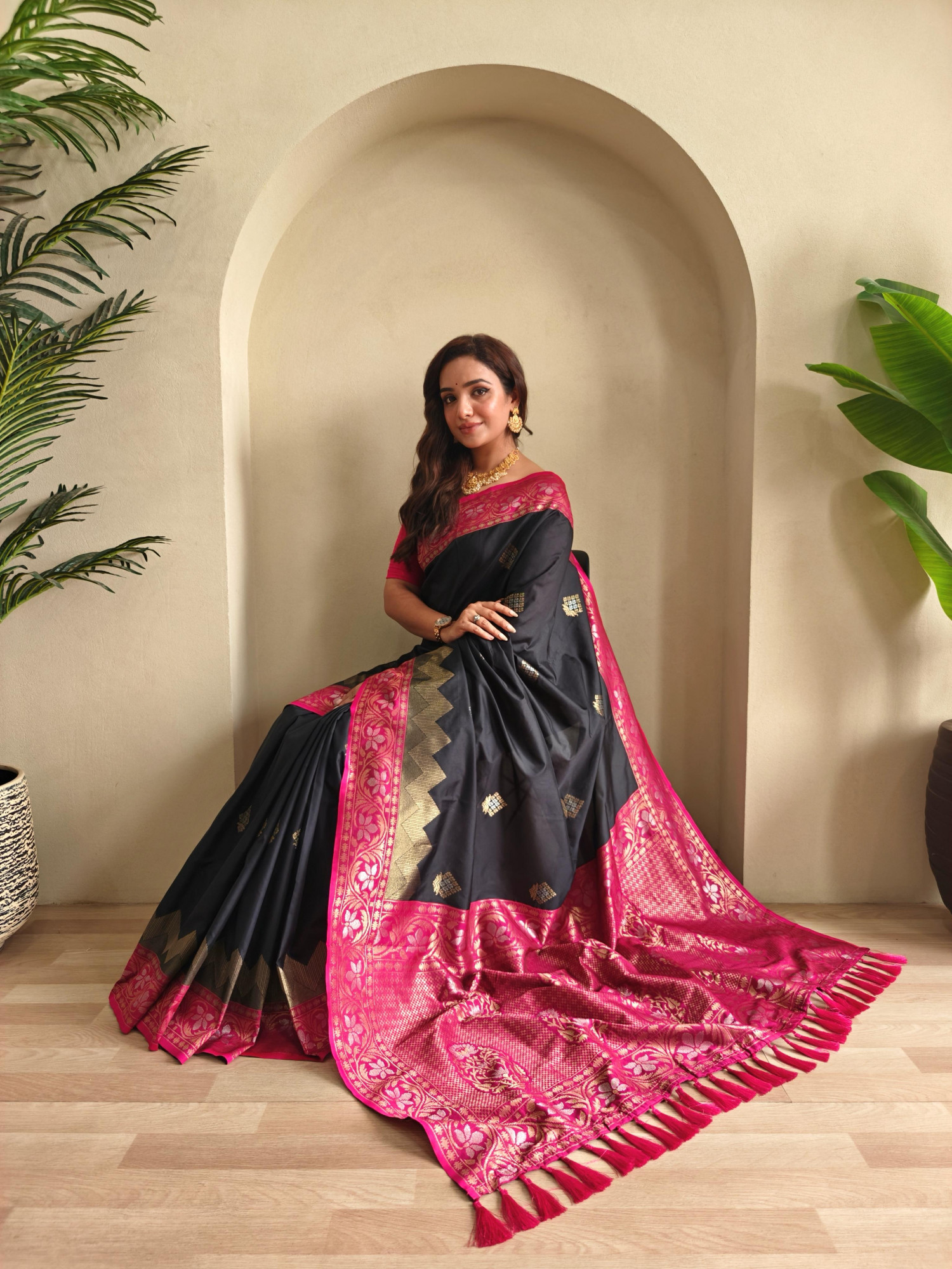 Black Dual Tone Banarasi Silk Rich All Over Zari Weaved Designer Border Saree