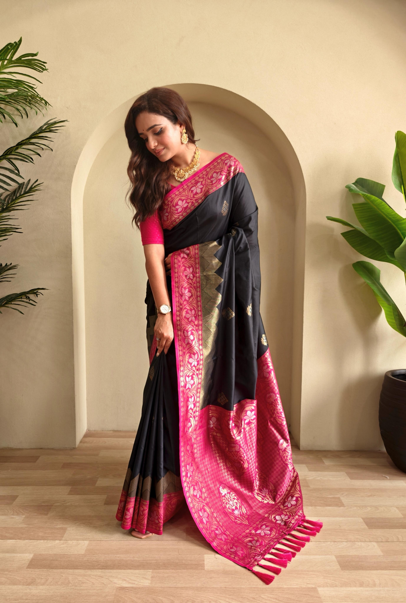 Black Dual Tone Banarasi Silk Rich All Over Zari Weaved Designer Border Saree