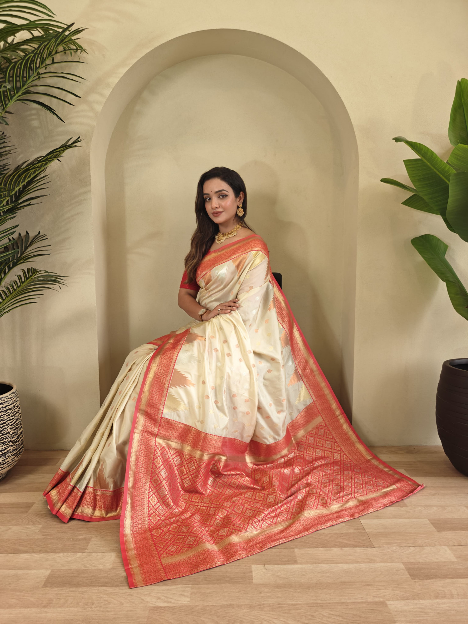 Off-White Kanchipuram Silk Dual Zari Weaved All Over Rich Pallu Temple Border Saree