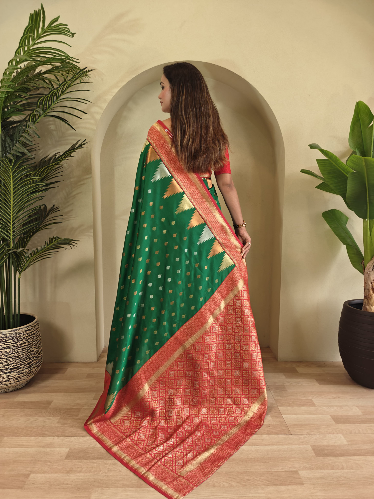 Bottle Green Kanchipuram Silk Dual Zari Weaved All Over Rich Pallu Temple Border Saree