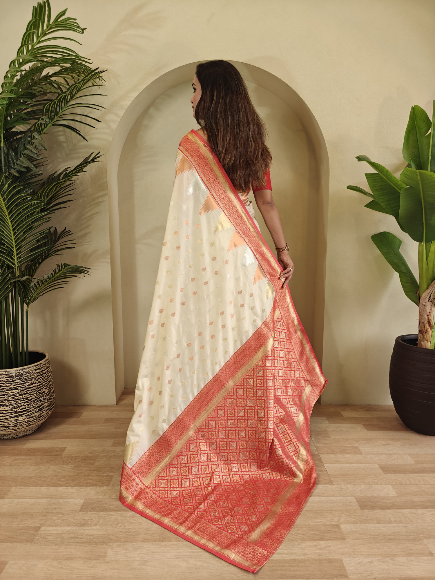 Off-White Kanchipuram Silk Dual Zari Weaved All Over Rich Pallu Temple Border Saree
