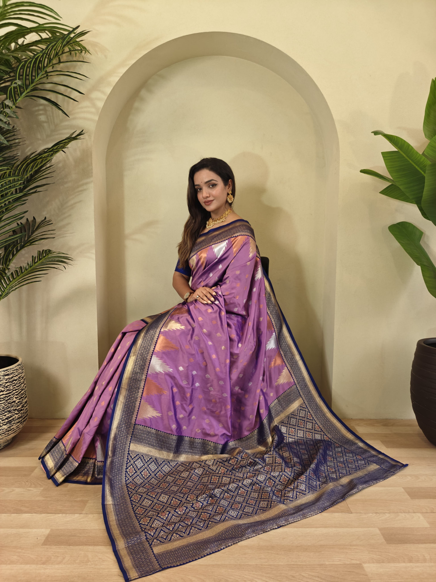 Lavender Kanchipuram Silk Dual Zari Weaved All Over Rich Pallu Temple Border Saree