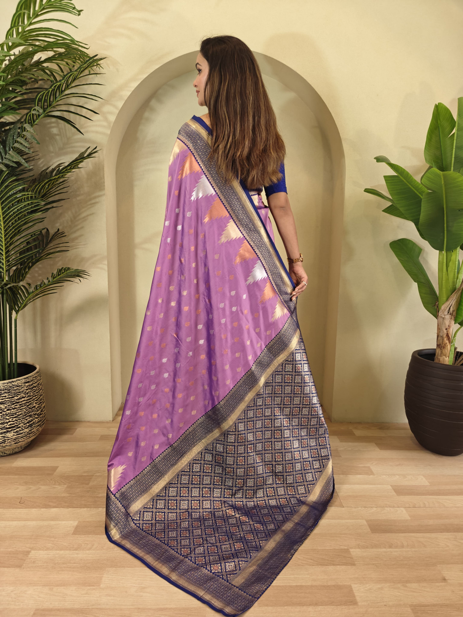 Lavender Kanchipuram Silk Dual Zari Weaved All Over Rich Pallu Temple Border Saree
