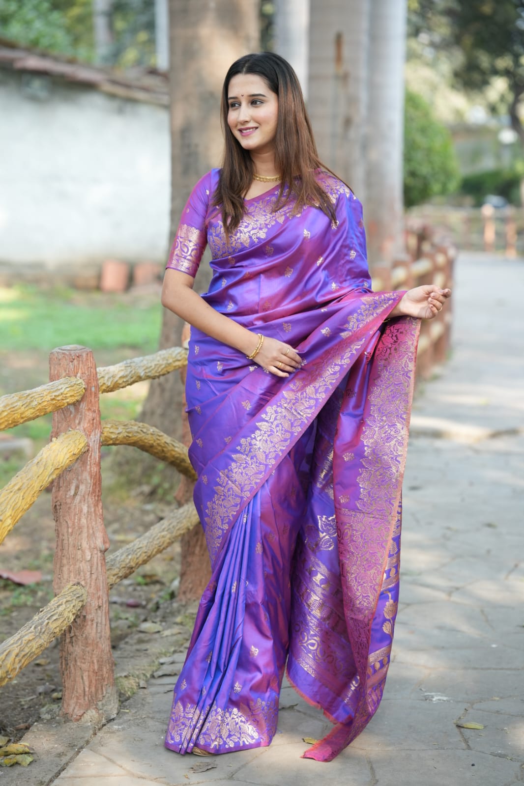 Lavender Shade Pure Banarasi Silk All Over Zari Weaved Rich Pallu Border Saree
