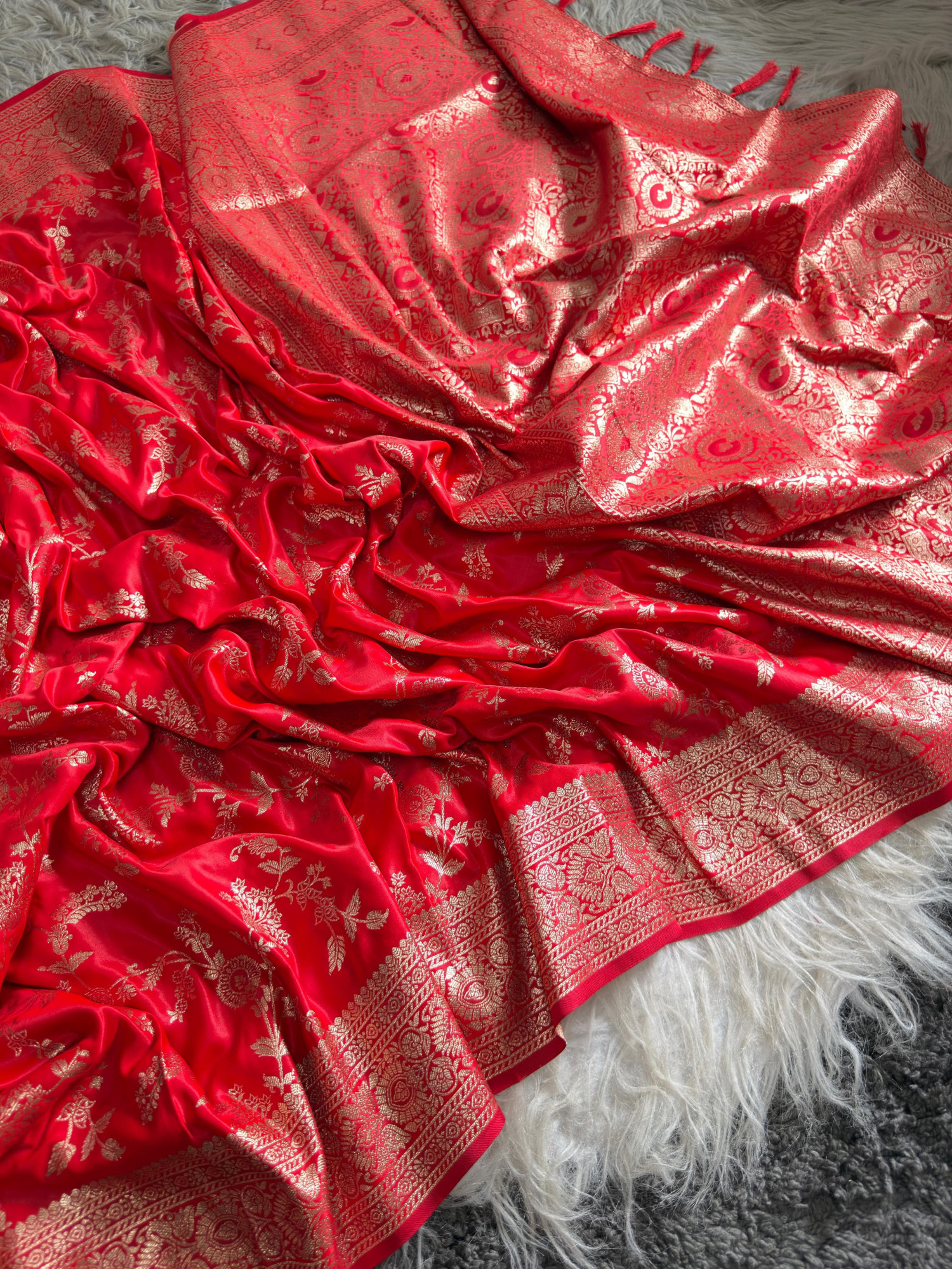 Red Pure Banarasi Silk Silver Zari Rich Weaved Saree