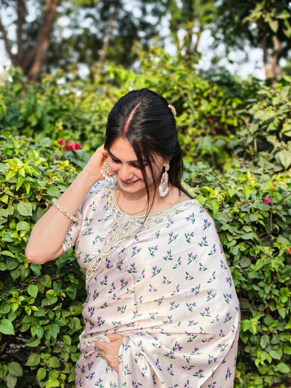 Off-White Japan Satin Silk Digital Printed Khatli Arco Border Saree