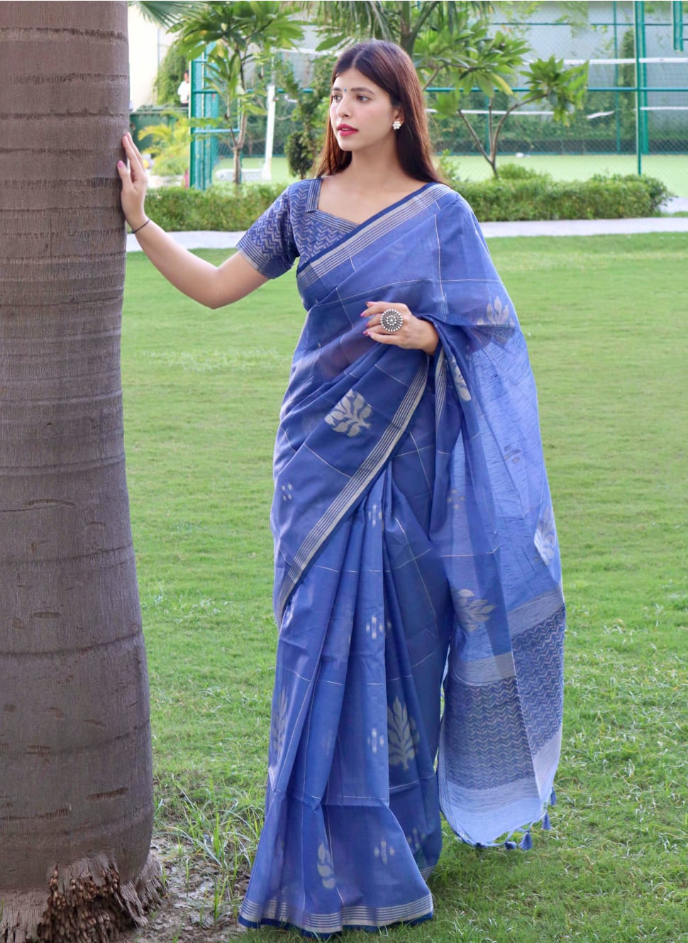 Pure Linen Silver Zari Weaved Saree With Tassels