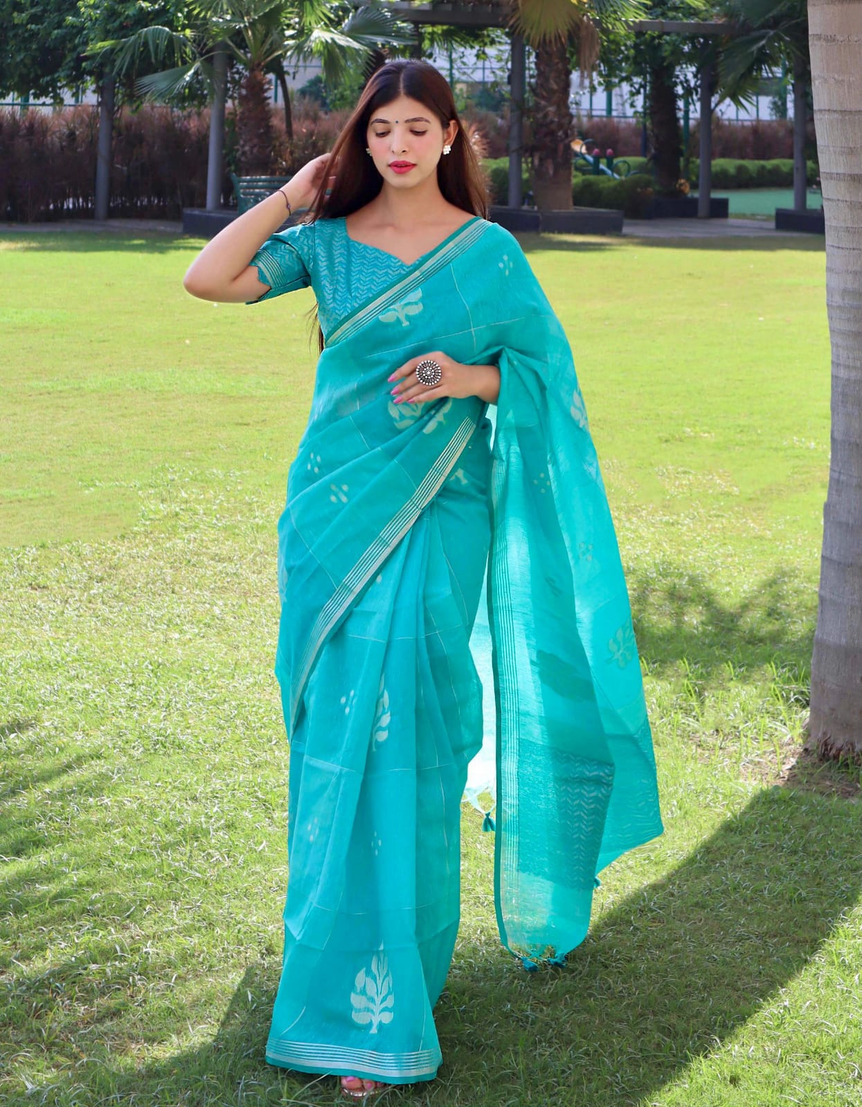 Pure Linen Silver Zari Weaved Saree With Tassels