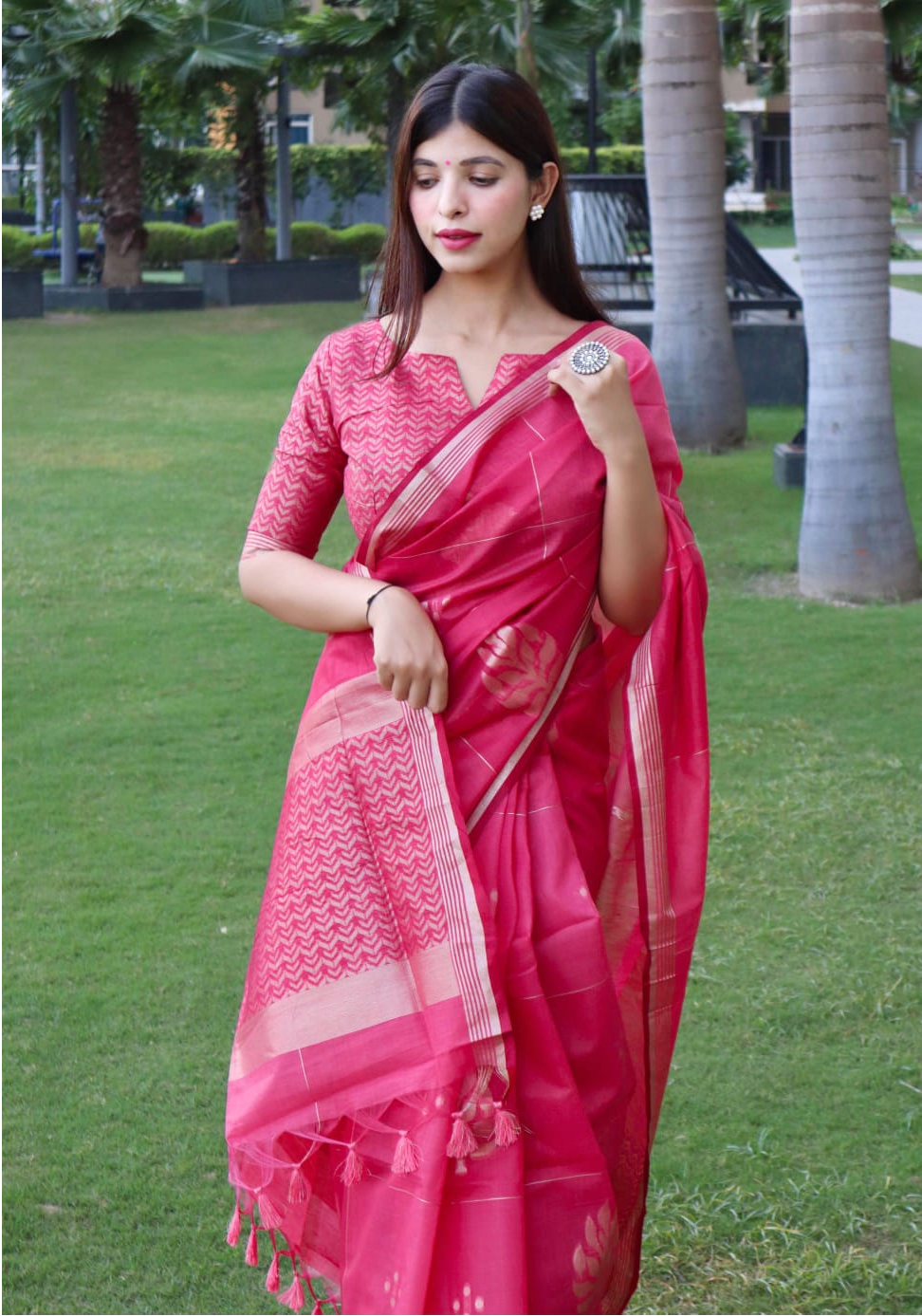 Pure Linen Silver Zari Weaved Saree With Tassels