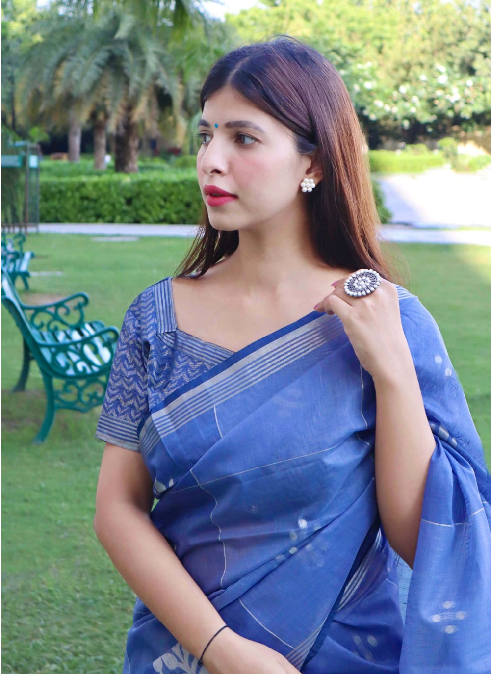 Pure Linen Silver Zari Weaved Saree With Tassels