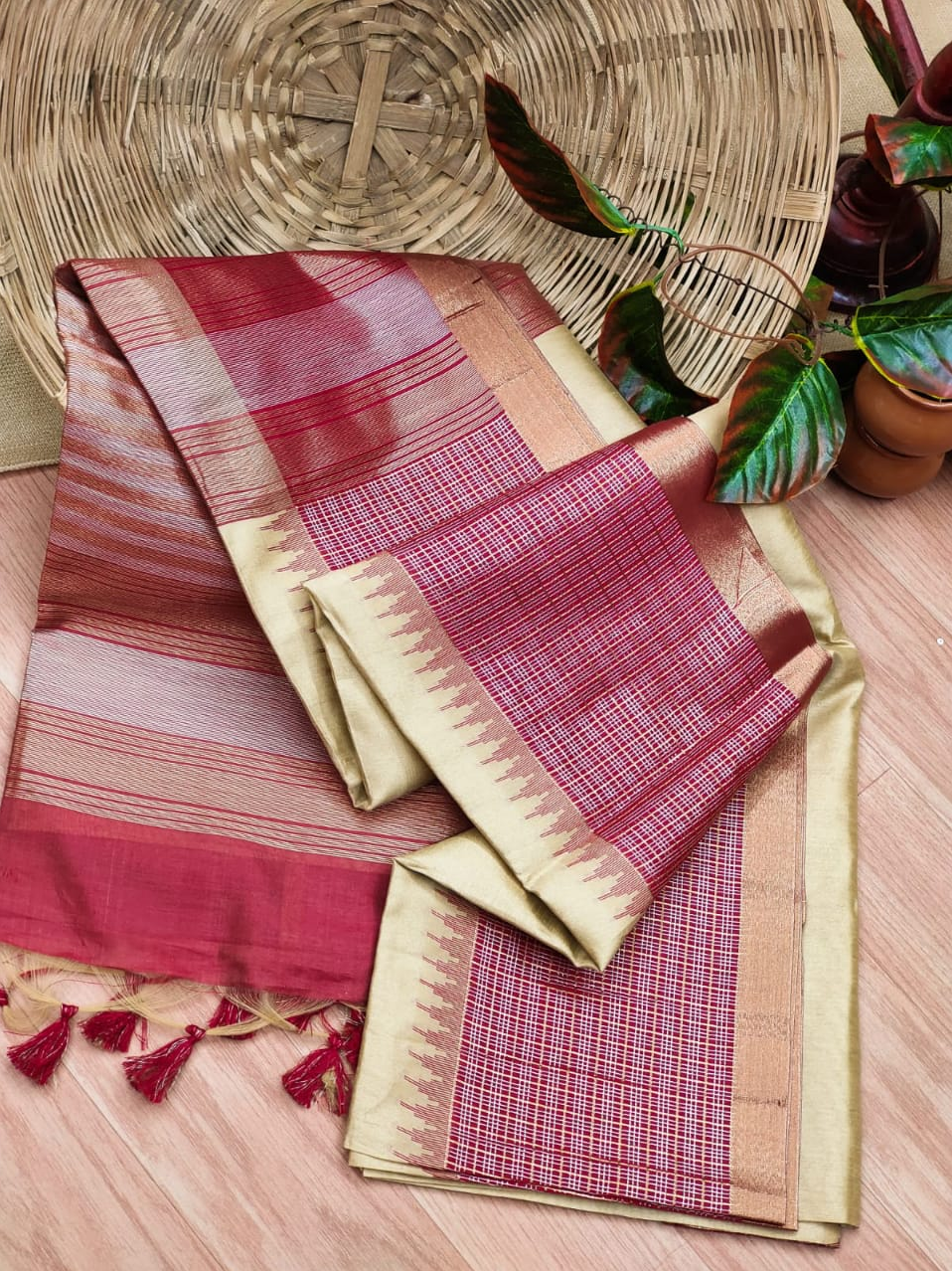 Cotton Silk Woven Checks Temple Border Saree
