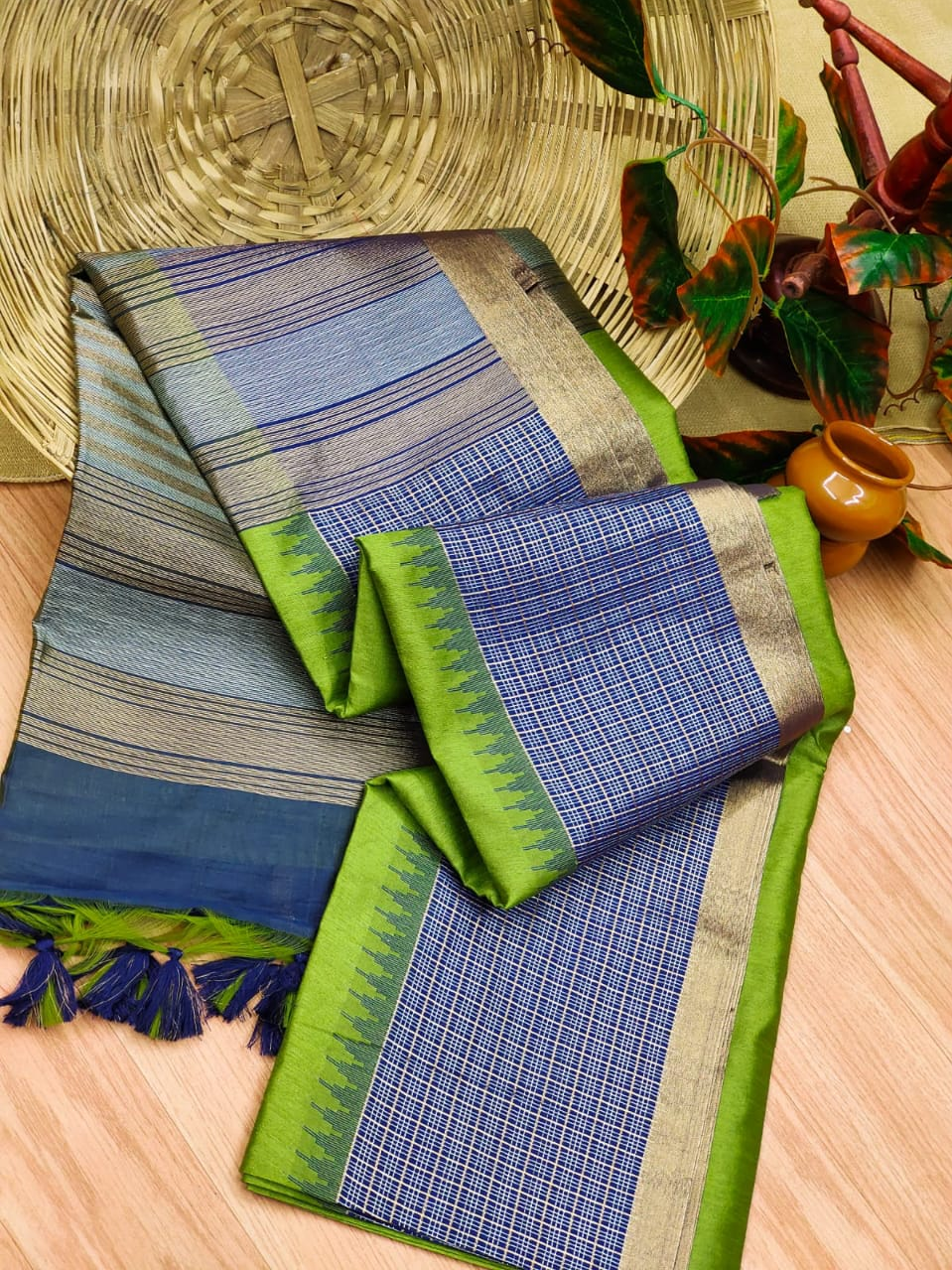 Cotton Silk Woven Checks Temple Border Saree