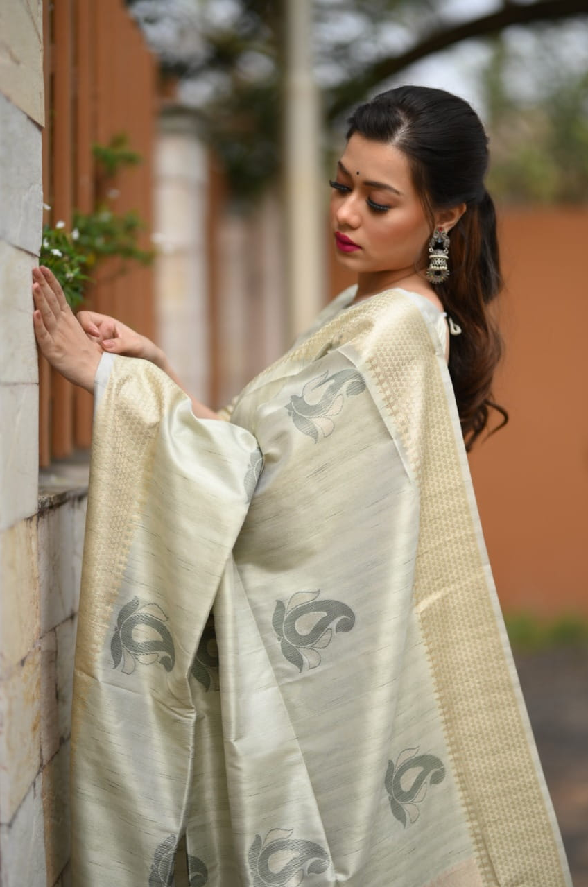 Soft Mulberry Silk Zari Woven Butta Saree