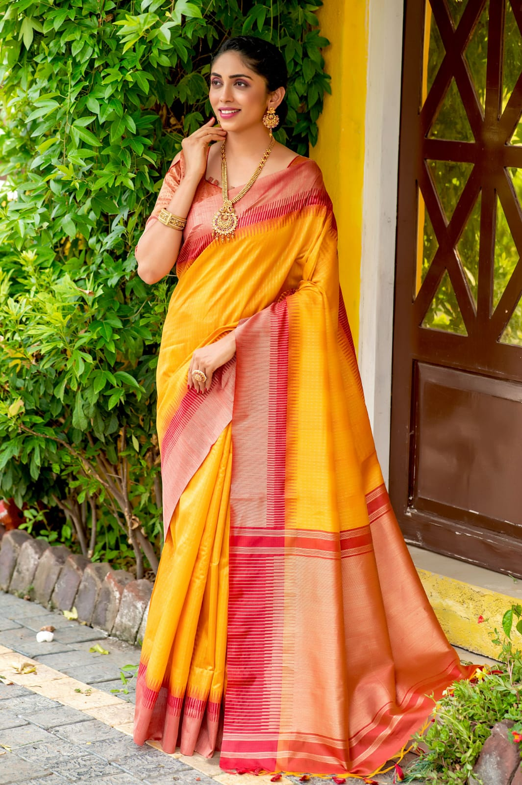 Soft Silk Woven Bomkai Temple Border Saree